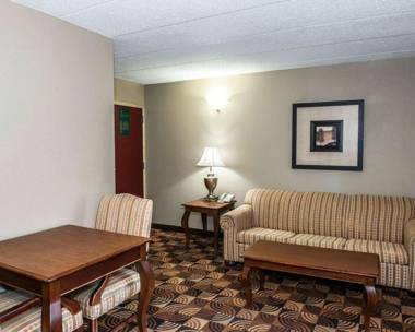 Comfort Inn & Suites North at the Pyramids