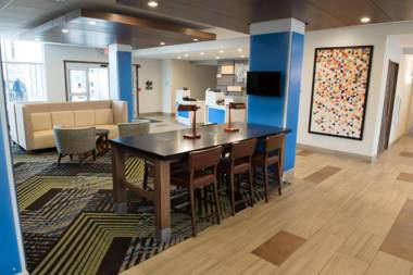 Holiday Inn Express & Suites - Merrillville an IHG Hotel