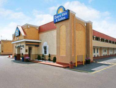 Days Inn & Suites by Wyndham Terre Haute