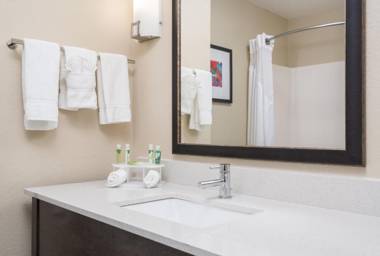 Holiday Inn Express Hotel & Suites Ames an IHG Hotel