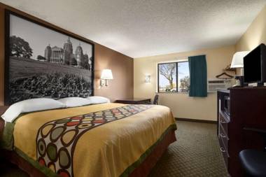 Super 8 by Wyndham Cedar Rapids