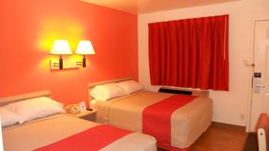 Motel 6-Des Moines IA - North