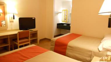 Motel 6-Des Moines IA - North