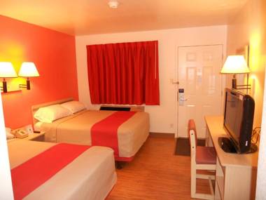 Motel 6-Des Moines IA - North