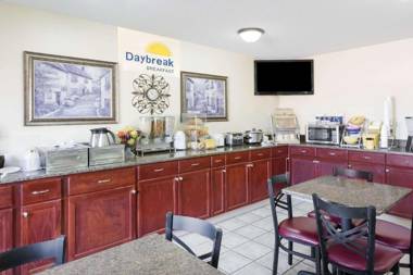 Days Inn & Suites by Wyndham Des Moines Airport