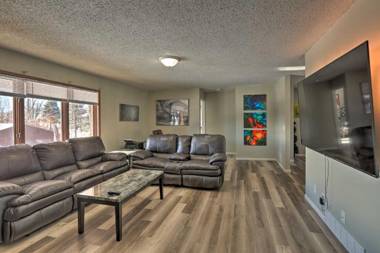 Pet-Friendly Des Moines Retreat with Game Room!