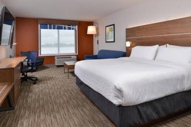 Holiday Inn Express & Suites - Marshalltown an IHG Hotel