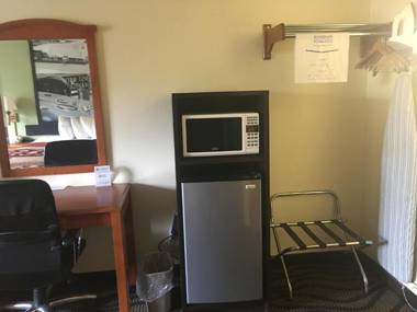 Super 8 by Wyndham Newton