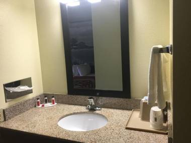 Super 8 by Wyndham Newton