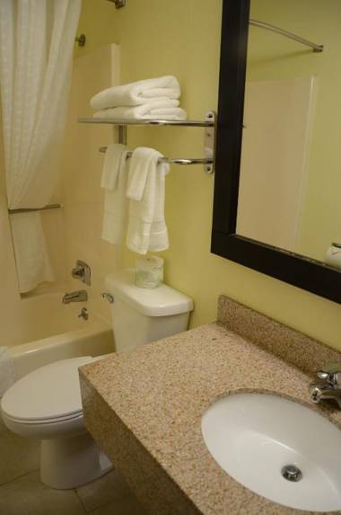 Super 8 by Wyndham Oskaloosa IA