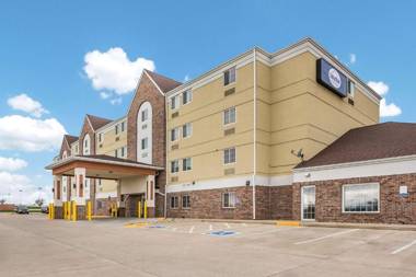 Suburban Extended Stay Waterloo - Cedar Valley