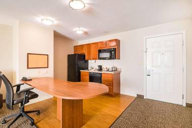 Suburban Extended Stay Waterloo - Cedar Valley