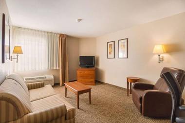 Suburban Extended Stay Waterloo - Cedar Valley