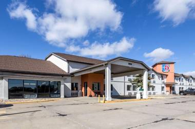 Motel 6-Waterloo IA