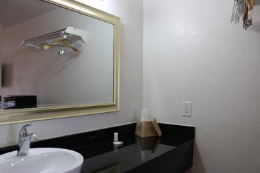 Heritage Inn & Suites