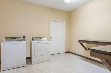 Days Inn by Wyndham near Kansas Speedway