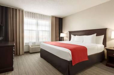 Country Inn & Suites by Radisson Kansas City at Village West KS