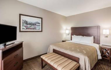 Quality Inn & Suites Lawrence - University Area