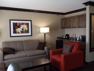 Parkwood Inn & Suites