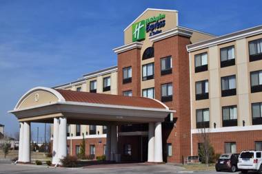 Holiday Inn Express Pratt an IHG Hotel