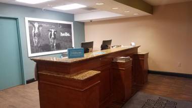 Hampton Inn & Suites Kansas City-Merriam