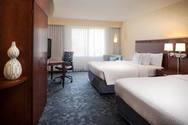 Courtyard by Marriott Kansas City Shawnee