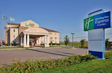 Holiday Inn Express Hotel & Suites Wichita Airport an IHG Hotel