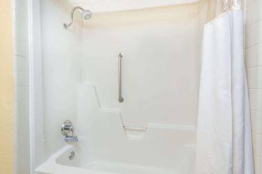 Blue Way Inn & Suites Wichita East