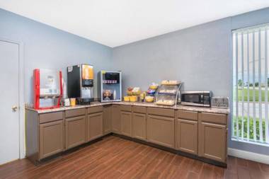 Sky-Palace Inn & Suites Wichita East