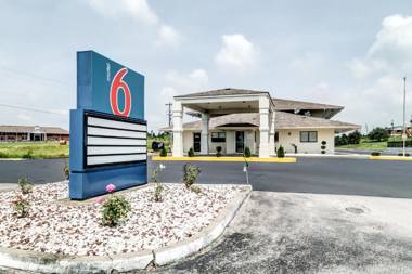 Motel 6-Berea KY