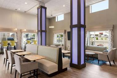 Days Inn & Suites by Wyndham Bowling Green