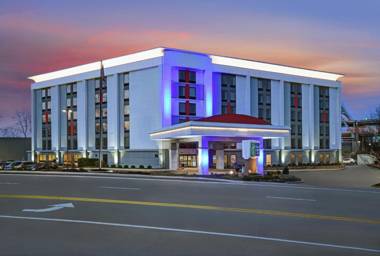 Holiday Inn Express & Suites Cincinnati Riverfront an IHG Hotel