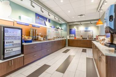 Holiday Inn Express & Suites - Florence - Cincinnati Airport an IHG Hotel