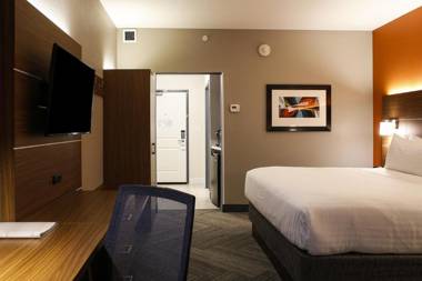 Holiday Inn Express & Suites Downtown Louisville an IHG Hotel
