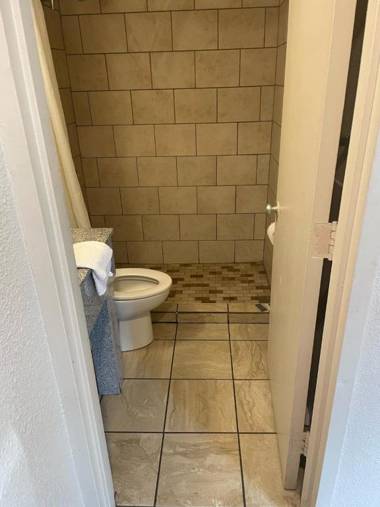Budgetel Inn and Suites - Louisville