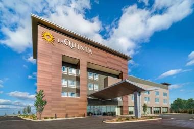 La Quinta Inn & Suites by Wyndham Louisville NE - Old Henry Rd