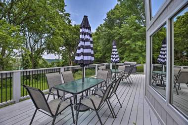 Evolve Lake Cumberland Home Deck and Water Views!