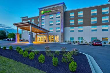 Holiday Inn Express & Suites - Lexington W - Versailles an IHG Hotel