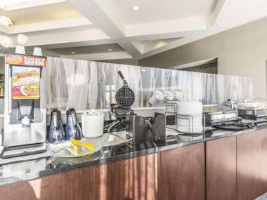 La Quinta by Wyndham Alexandria Airport