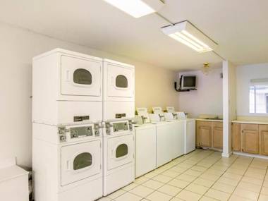 OYO Hotel Baton Rouge - Mead Rd