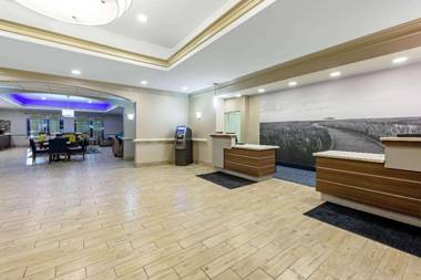 La Quinta Inn & Suites by Wyndham Lake Charles Casino Area