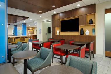 Holiday Inn Express & Suites - Lake Charles South Casino Area an IHG Hotel