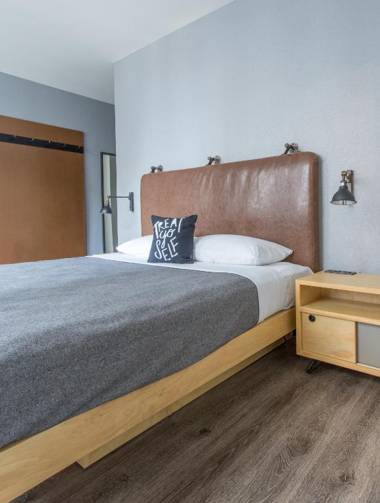 MOXY New Orleans Downtown/French Quarter Area