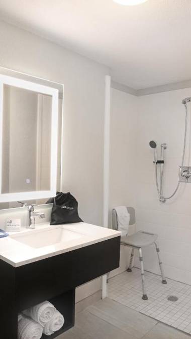 Holiday Inn Express New Orleans East an IHG Hotel