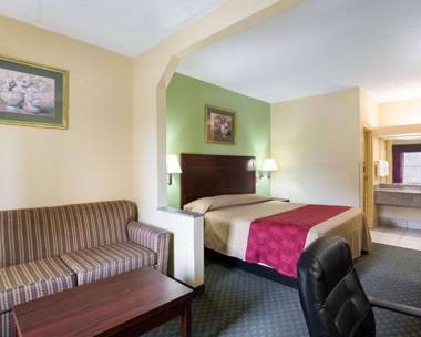 Rodeway Inn & Suites