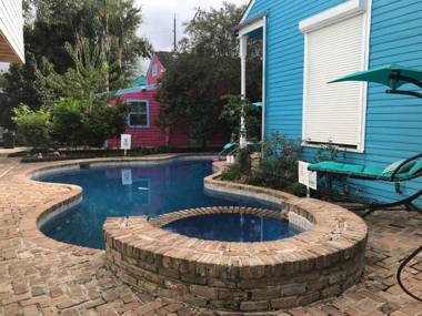 5 BR - Sleeps 10! Best Location next to French Quarter!