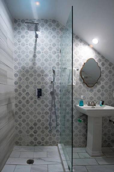 5 BR - Sleeps 10! Best Location next to French Quarter!