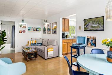 Seascape Motel & Cottages