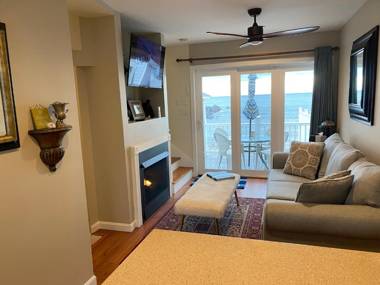 Perkins Cove Oceanfront Cottage