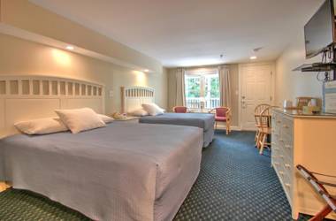 Studio East Motel
